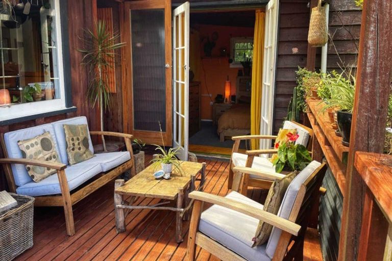 Photo of property in 35 Crescent Road East, Ostend, Waiheke Island, 1081
