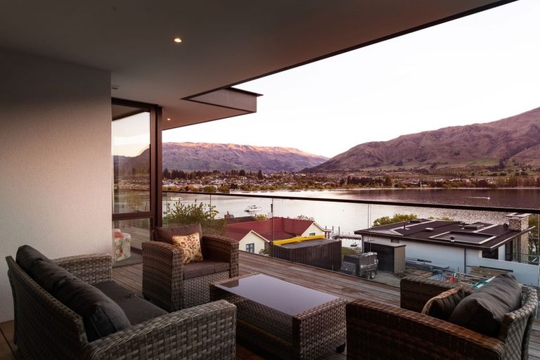 Photo of property in 10 Bay Rise, Wanaka, 9305