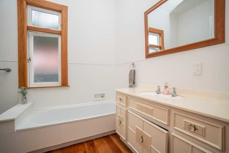 Photo of property in 216 Grey Street, Palmerston North, 4414