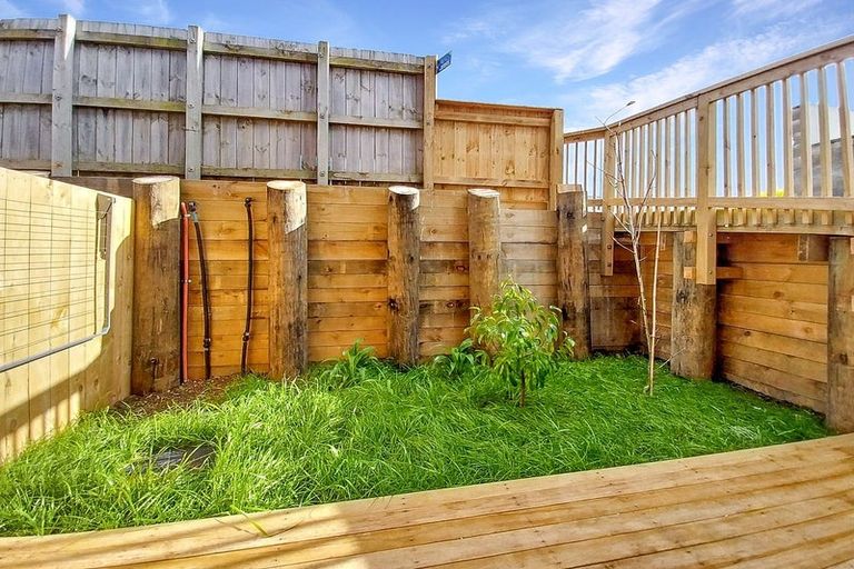 Photo of property in 1/285 Te Atatu Road, Te Atatu South, Auckland, 0610