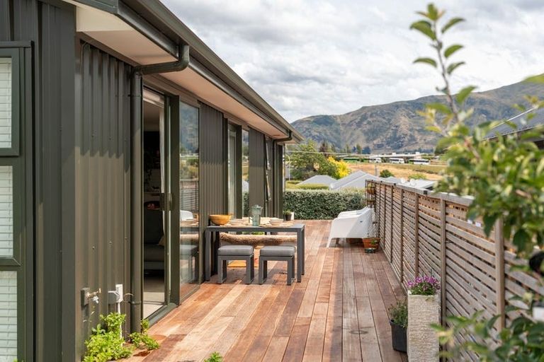 Photo of property in 17 Tuke Lane, Wanaka, 9305