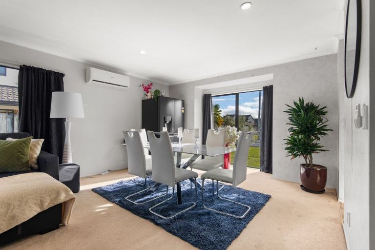 Photo of property in 100 Pacific Drive, Fitzherbert, Palmerston North, 4410