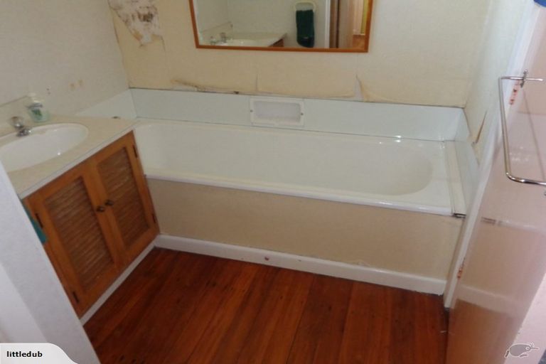 Photo of property in 31 Eastern Terrace, Beckenham, Christchurch, 8023