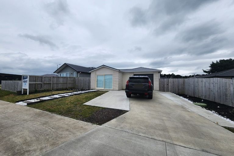 Photo of property in 30 Opouatu Avenue, Glenbrook, 2681
