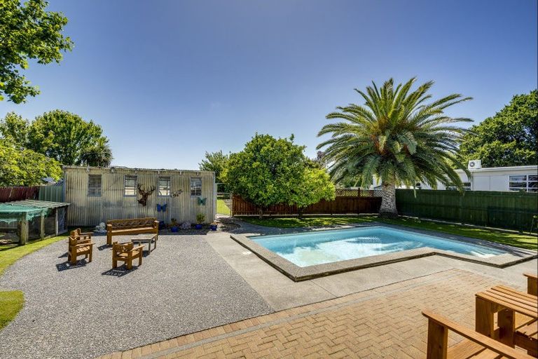 Photo of property in 222a Grove Road, Mayfair, Hastings, 4122