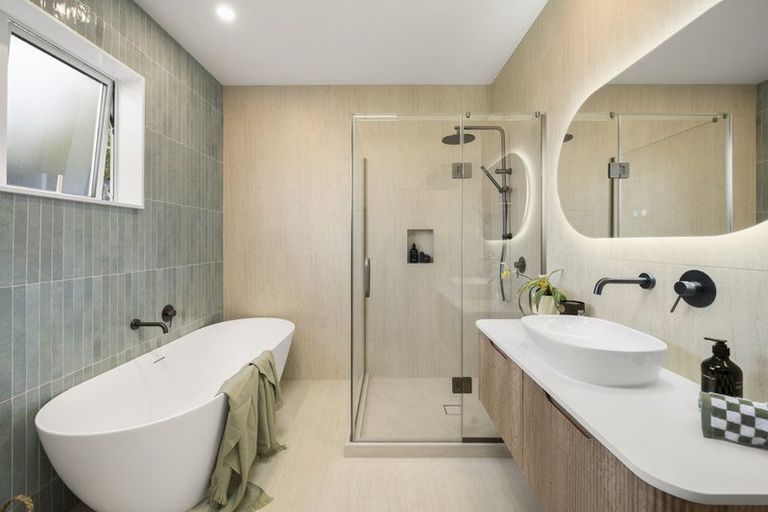 Photo of property in 8 Creamer Avenue, Belmont, Auckland, 0622