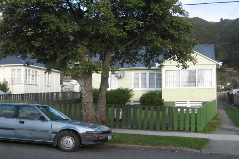 Photo of property in 2/101 Wilkie Crescent, Naenae, Lower Hutt, 5011