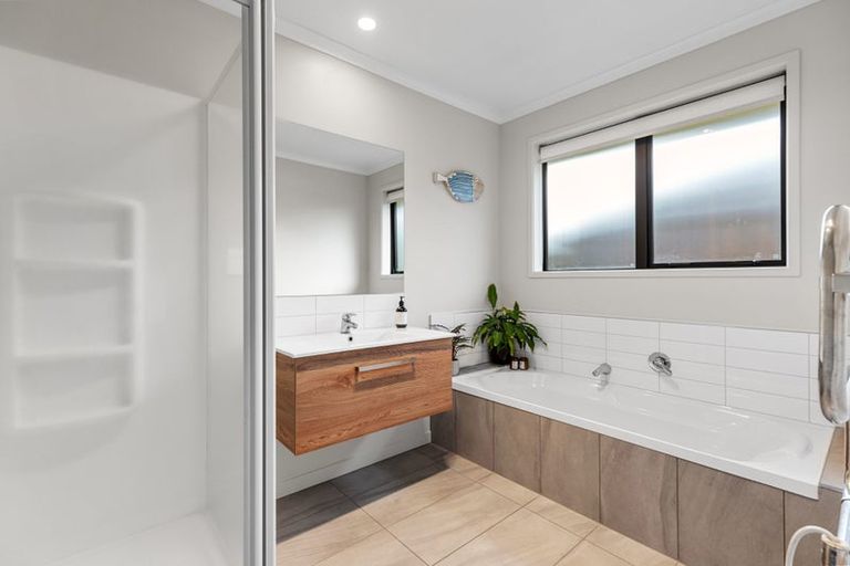 Photo of property in 10 Turnbridge Street, Pyes Pa, Tauranga, 3112