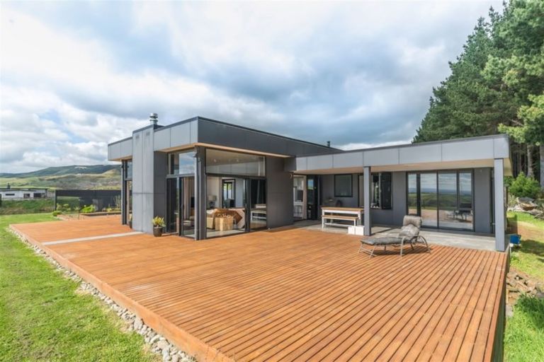Photo of property in 69 County Heights Drive, Aokautere, Palmerston North, 4471