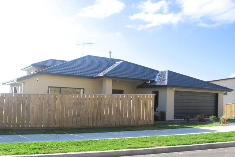 Photo of property in 18 Comber Place, Johnsonville, Wellington, 6037