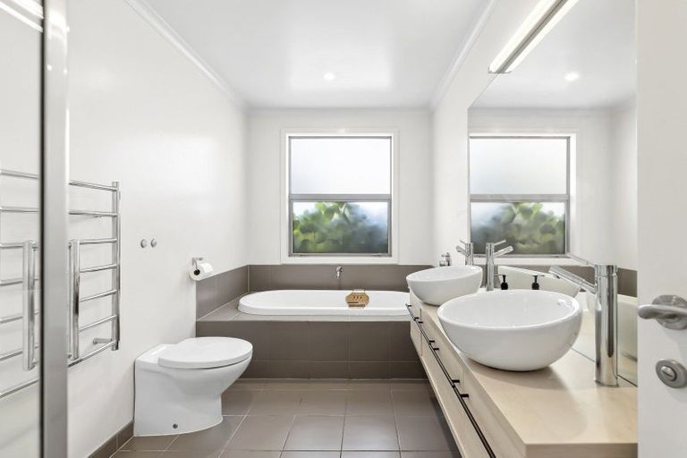 Photo of property in 88 Rob Roy Lane, Wanaka, 9305