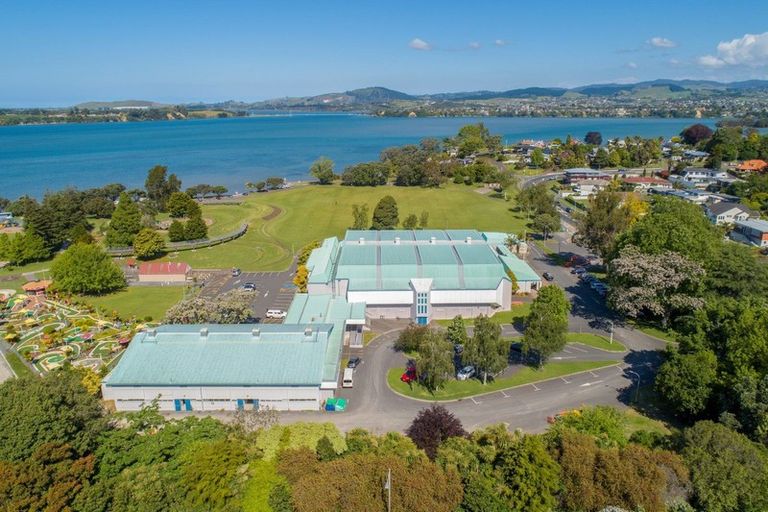 Photo of property in 337 Devonport Road, Tauranga, 3110