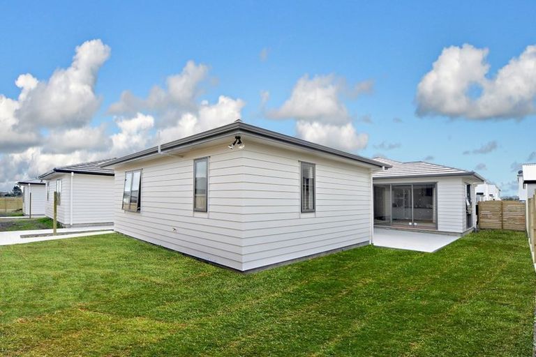Photo of property in 7 Soaring Bird Drive, Takanini, 2112
