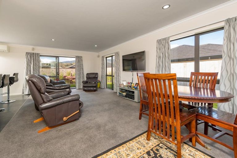 Photo of property in 58 Sunstone Crescent, Brown Owl, Upper Hutt, 5018