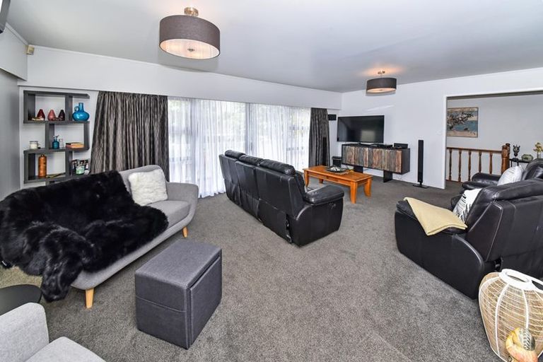 Photo of property in 43 Ray Small Drive, Pahurehure, Papakura, 2113