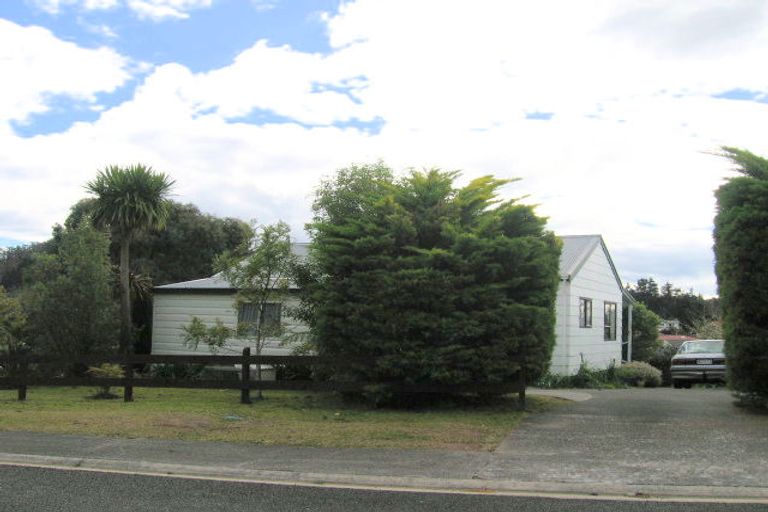 Photo of property in 100 Fernleigh Glade, Whangamata, 3620