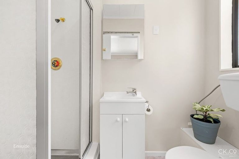 Photo of property in 127 Gemstone Drive, Birchville, Upper Hutt, 5018