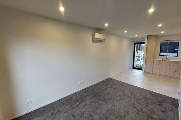 Photo of property in 6/23 Awaroa Road, Sunnyvale, Auckland, 0612