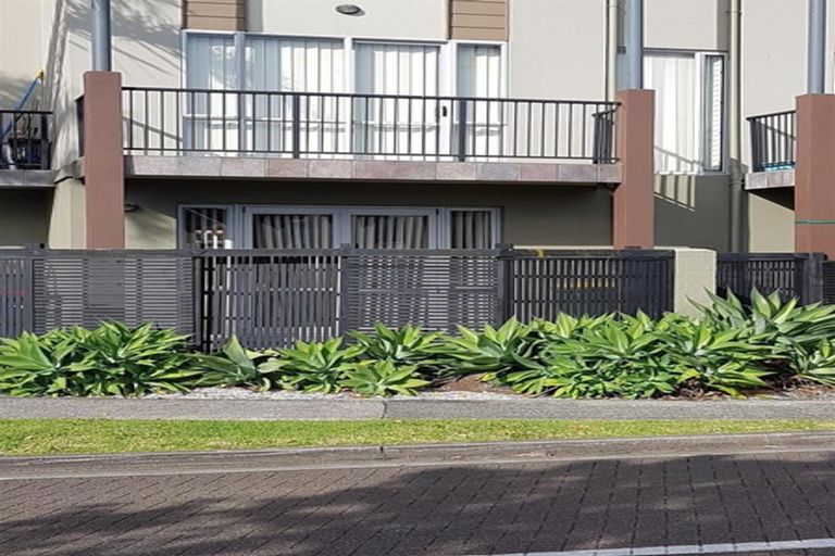 Photo of property in 2/29 Haven Drive, East Tamaki, Auckland, 2013
