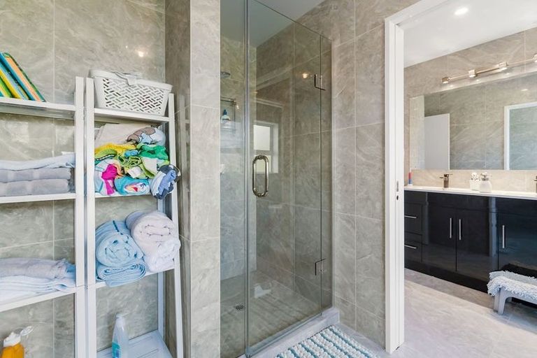 Photo of property in 28 Shah Place, Glen Eden, Auckland, 0602