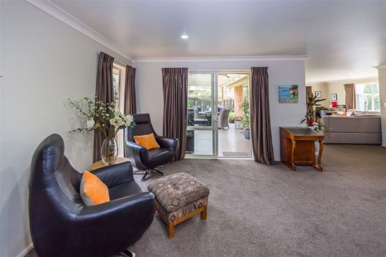 Photo of property in 2 Hawkins Place, Rangiora, 7400