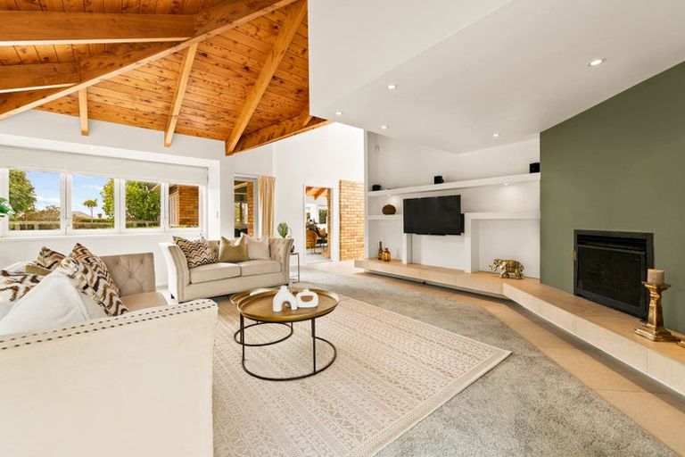 Photo of property in 18 Burgundy Park Avenue, Henderson, Auckland, 0612