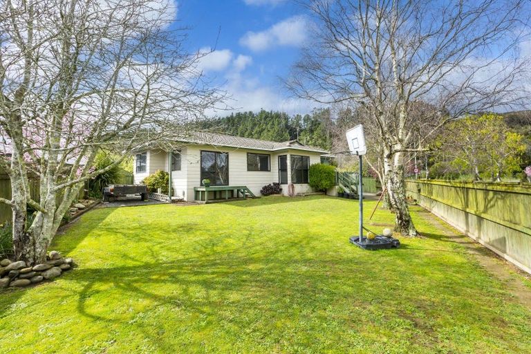 Photo of property in 3 Topaz Street, Birchville, Upper Hutt, 5018
