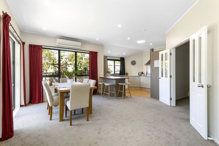 Photo of property in 5 Ranui Terrace, Tawa, Wellington, 5028