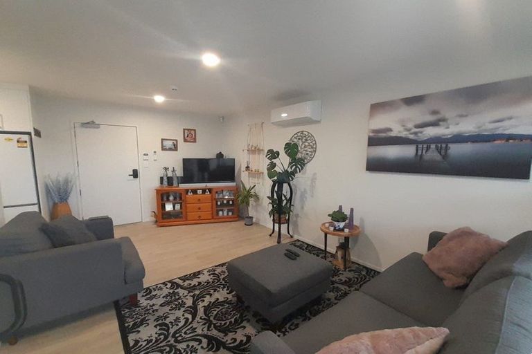 Photo of property in 2/10 Saint Stephens Avenue, Tuakau, 2121