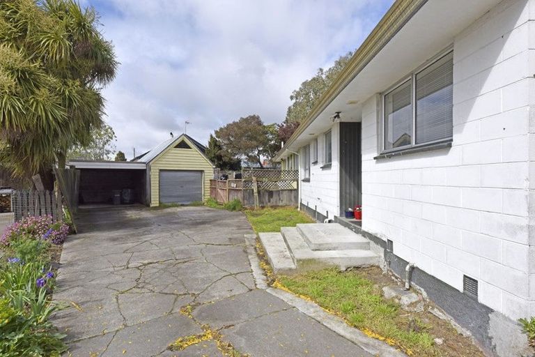 Photo of property in 17a Leonie Place, Aranui, Christchurch, 8061