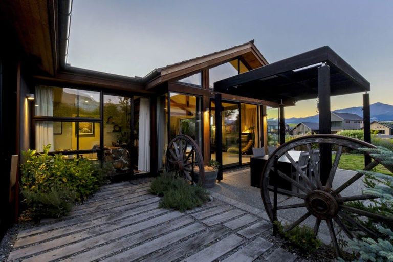 Photo of property in 20 Rannoch Drive, Jacks Point, Queenstown, 9371