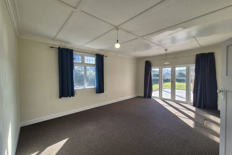 Photo of property in 180 Tasman Street, Opunake, 4616