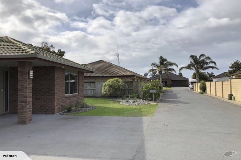 Photo of property in 2 Sophies Way, Papamoa Beach, Papamoa, 3118