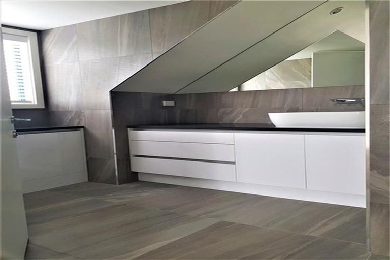 Photo of property in 480a Beach Road, Murrays Bay, Auckland, 0630