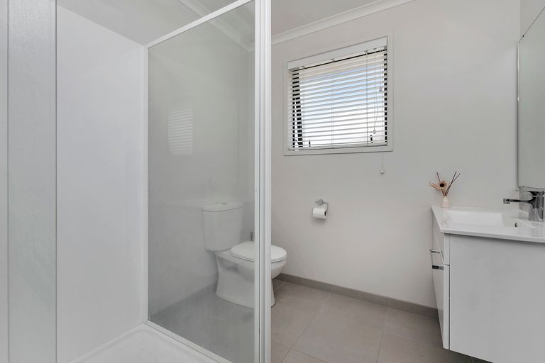 Photo of property in 12 Akeake Lane, Manurewa, Auckland, 2102