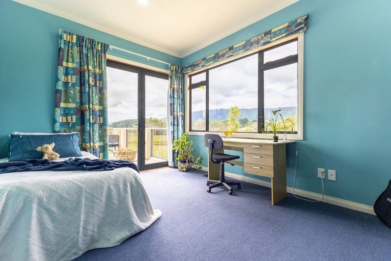 Photo of property in 114 Rutherford Drive, Waikanae Beach, Waikanae, 5036