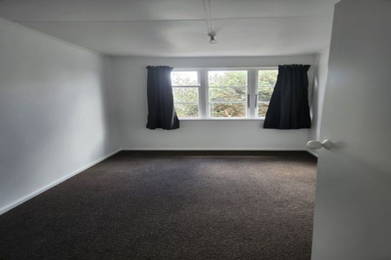 Photo of property in 8 Nutsey Avenue, Northcote, Auckland, 0627