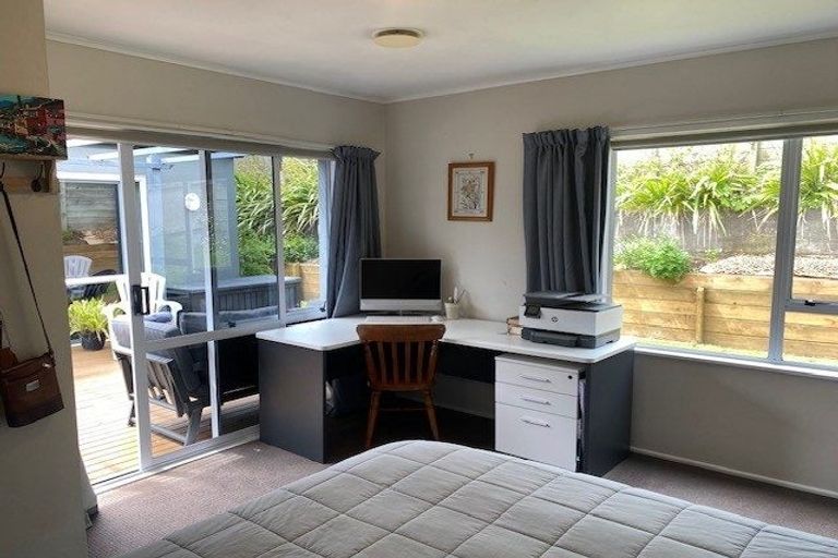 Photo of property in 91 Awanui Street, Merrilands, New Plymouth, 4312