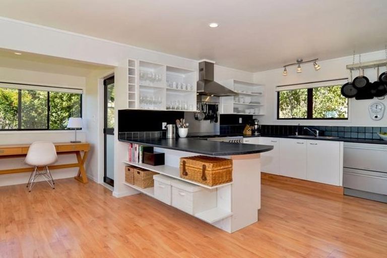 Photo of property in 99 Kennedy Road, Dairy Flat, Albany, 0792