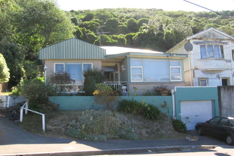 Photo of property in 24 Freeling Street, Island Bay, Wellington, 6023