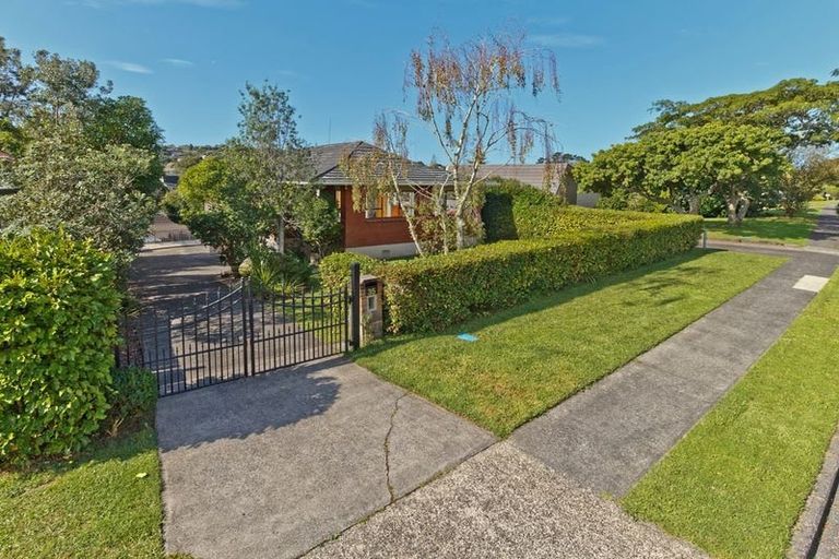 Photo of property in 35 Stapleford Crescent, Browns Bay, Auckland, 0630