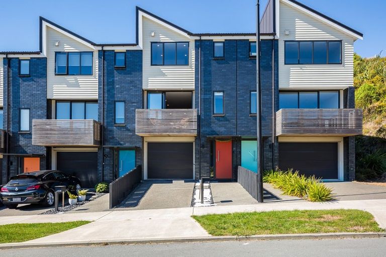 Photo of property in 25 Holystone Road, Whitby, Porirua, 5024