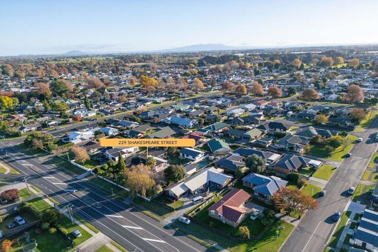 Photo of property in 229 Shakespeare Street, Leamington, Cambridge, 3432