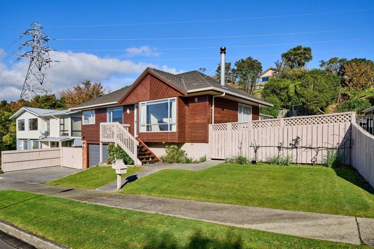 Photo of property in 147 Tirohanga Road, Tirohanga, Lower Hutt, 5010