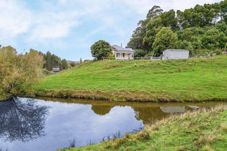 Photo of property in 100 Halcombe Road, Feilding, 4775