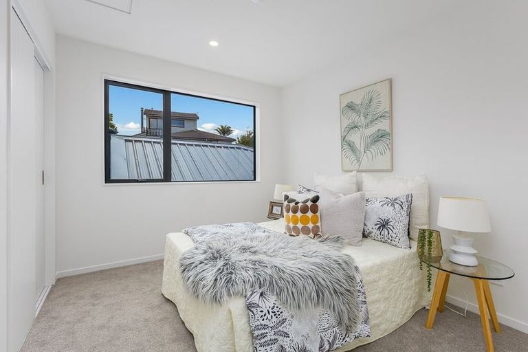Photo of property in 10/6 Woodhouse Place, West Harbour, Auckland, 0618