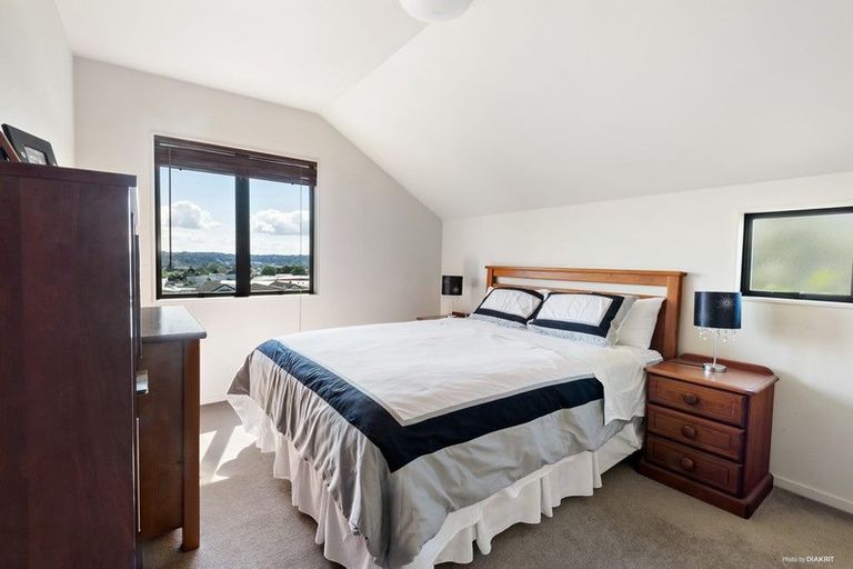 Photo of property in 4/64 Schnapper Rock Road, Schnapper Rock, Auckland, 0632