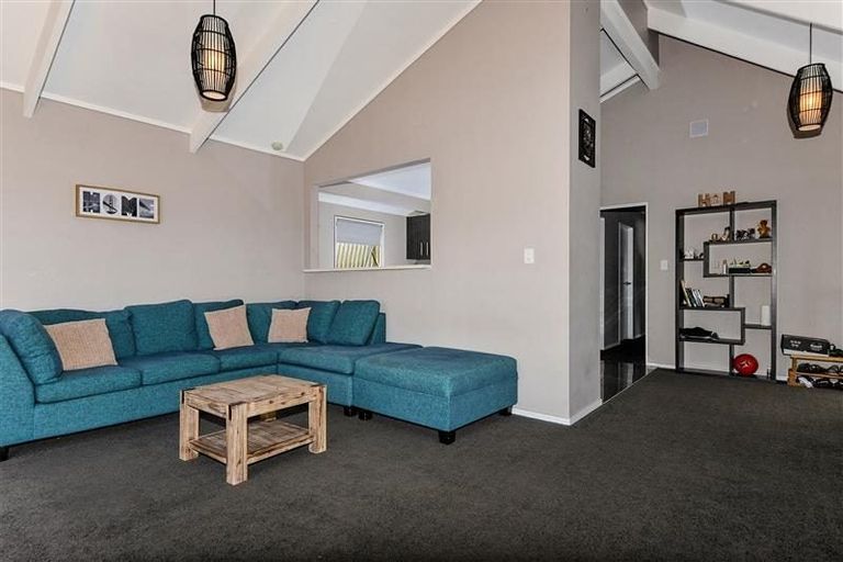 Photo of property in 2/44 Lilburn Crescent, Massey, Auckland, 0614