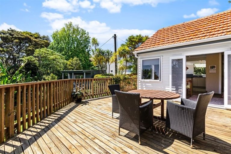 Photo of property in 14 Derwent Crescent, Titirangi, Auckland, 0604
