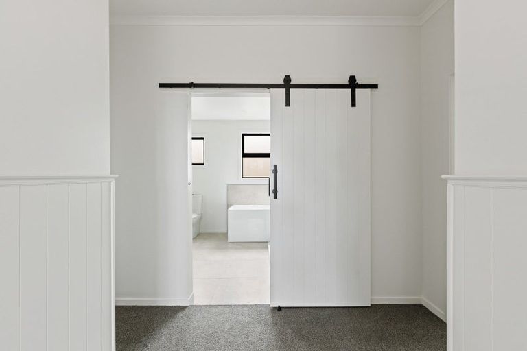 Photo of property in 30 Waiwaka Terrace, Strandon, New Plymouth, 4312